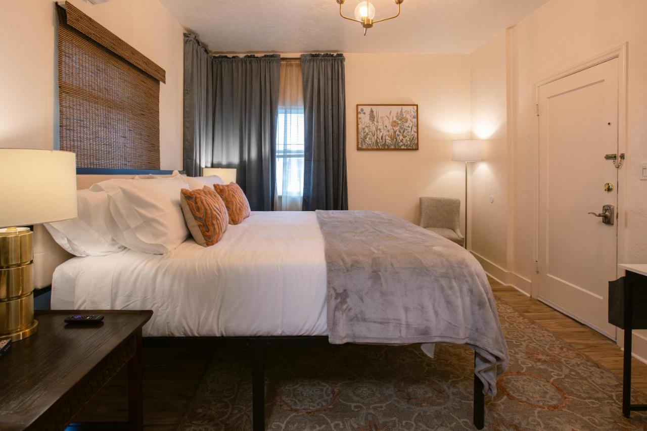 Oakdale Suites - Master Property Медфорд Екстер'єр фото